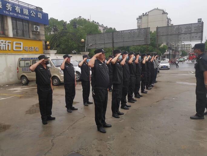 戶外小區(qū)物業(yè)保安夏天**防暑降溫小常識！趕緊收藏把！