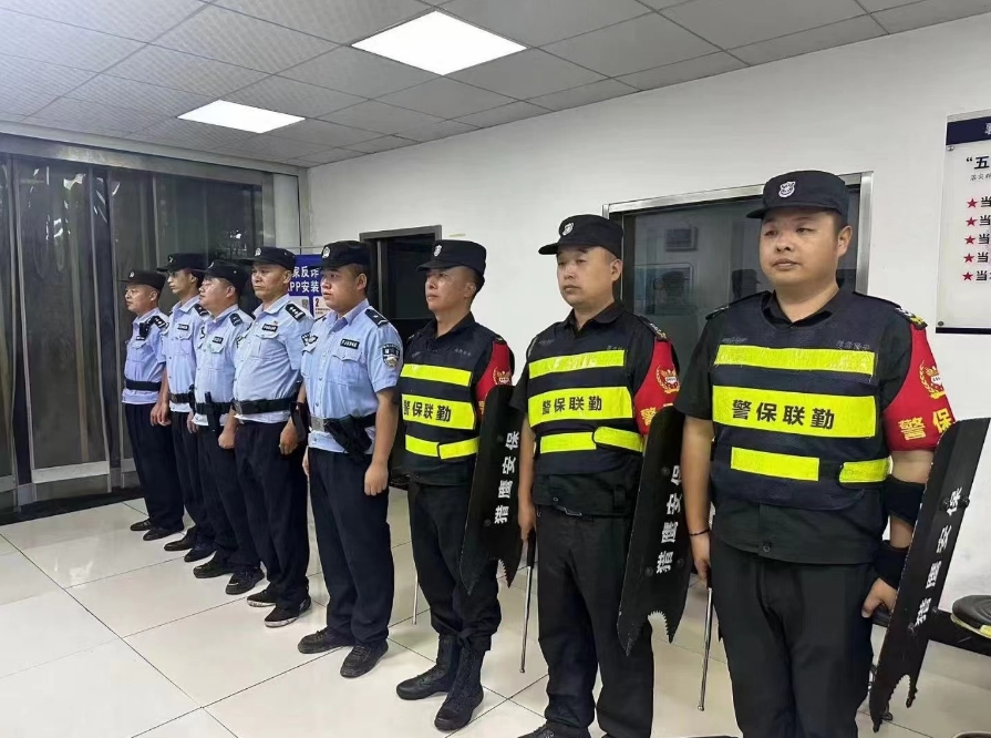 獵鷹保安公司配合車城派出所全力守護城市“煙火氣”。