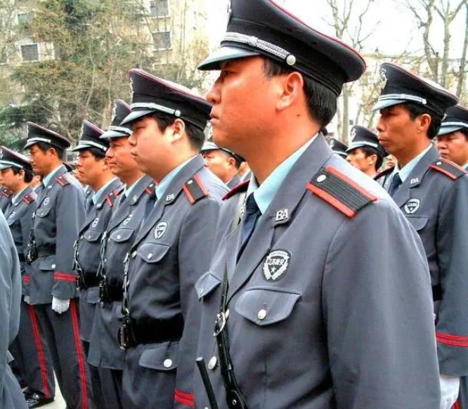 為啥保安越來越難招，連中老年人也不愿意干了？其實原因很簡單